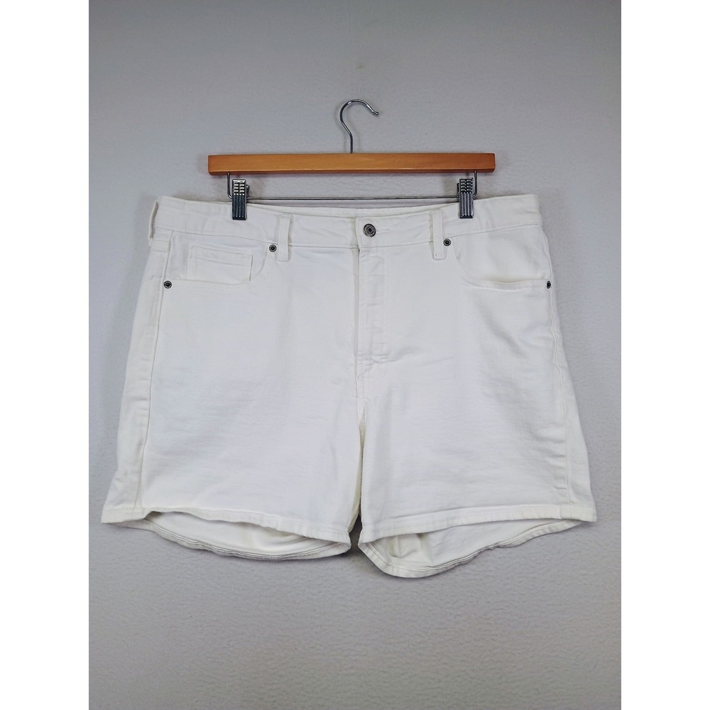 Coastal Minimalist Old Navy Womens 16 White High Rise O.G. Straight Denim Shorts